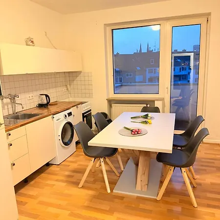 Daire Cozy Comfort 2 Bedroom With Balcony Düsseldorf