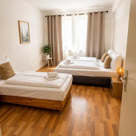 Cozy Comfort 2 Bedroom With Balcony شقة *